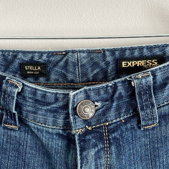 EXPRESS Stella bootleg jeans. Size 2 - Picture 2 of 7